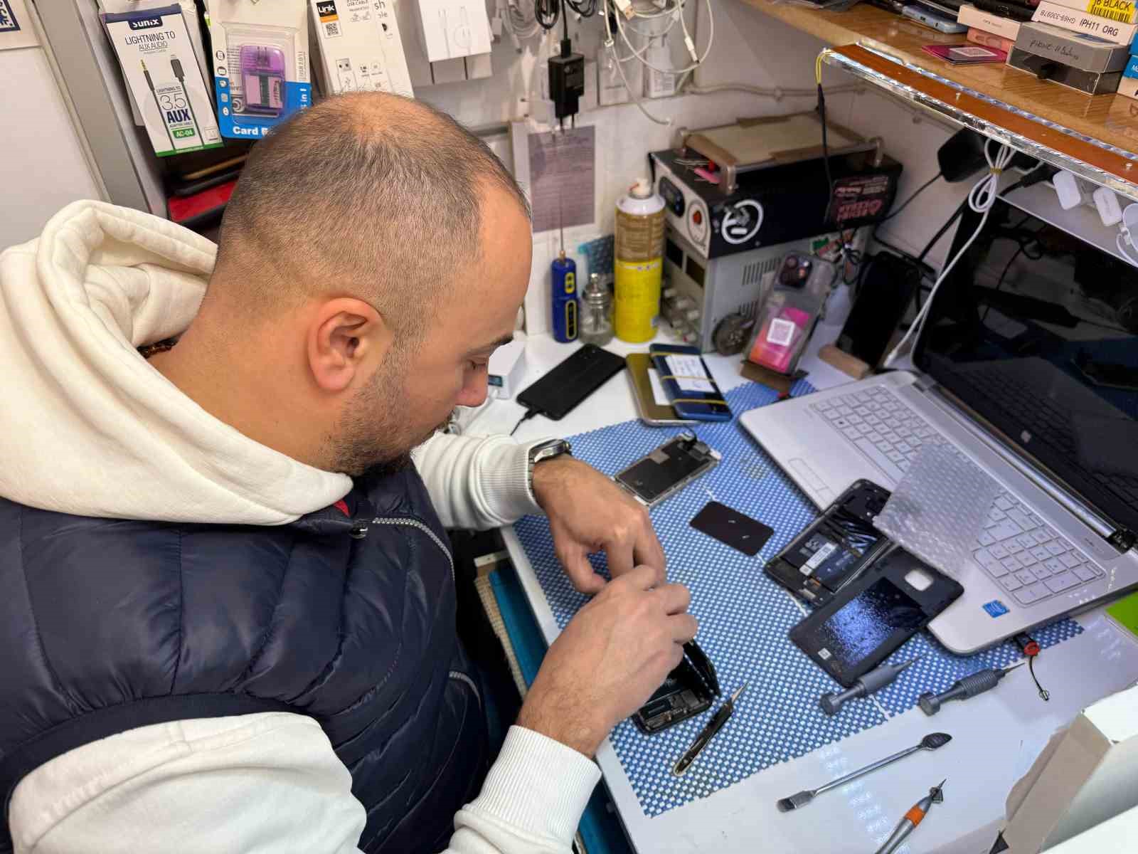 Sıfır telefon yerine tamir arttı
?v=1