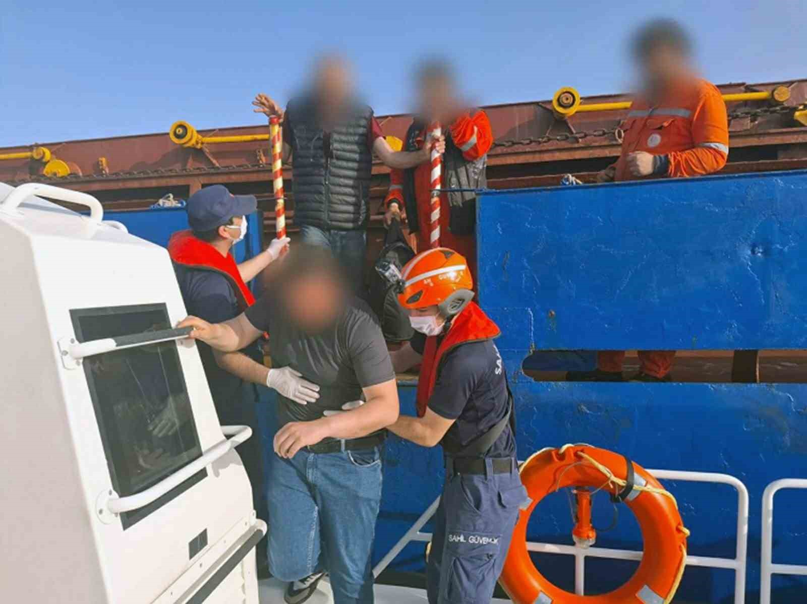 Ticari gemide yaralanan vatandaş için tıbbi tahliye
