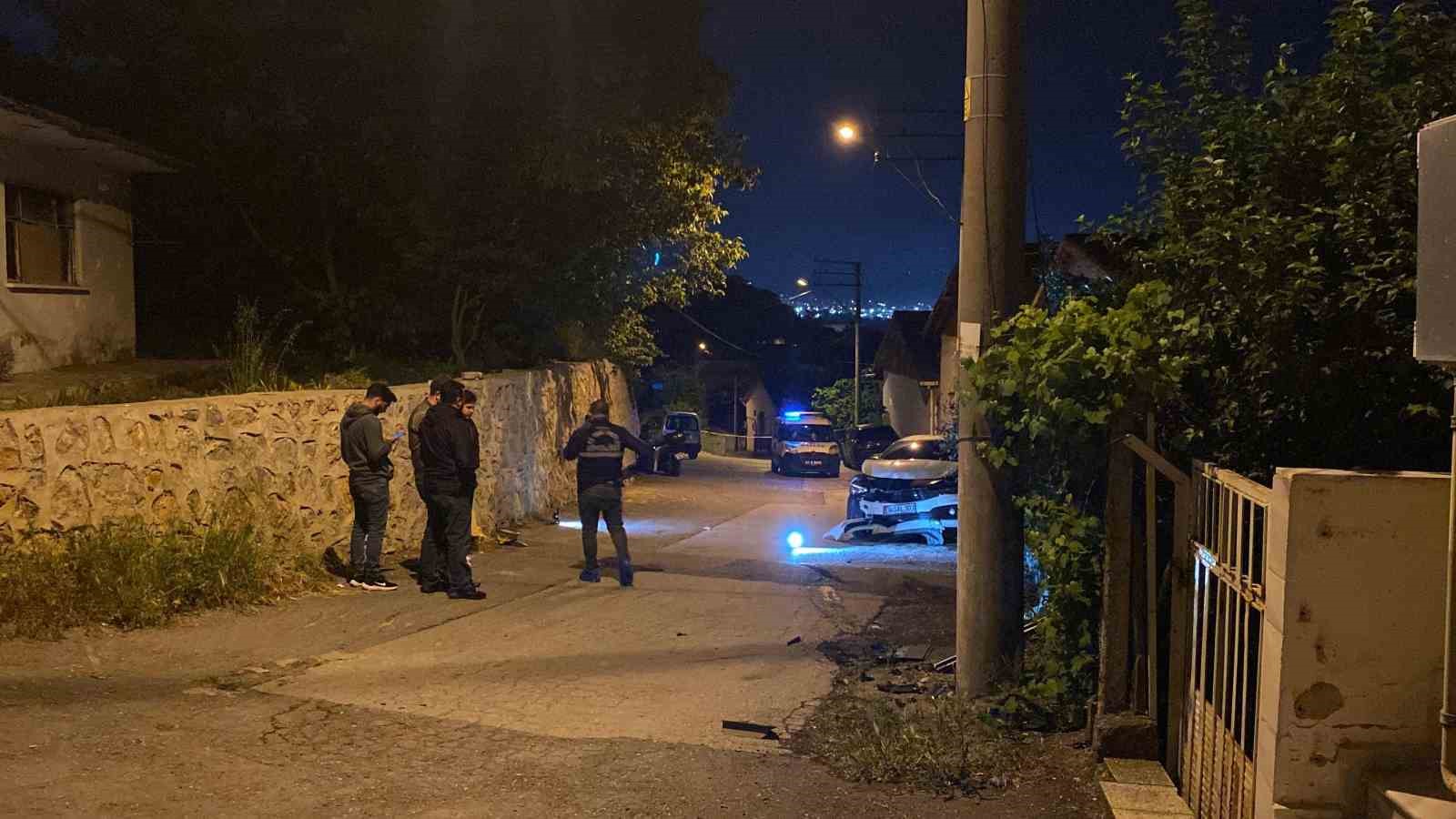 Kurşun yağmuruna tutulan otomobil kaza yaptı: 1 ağır yaralı
?v=1