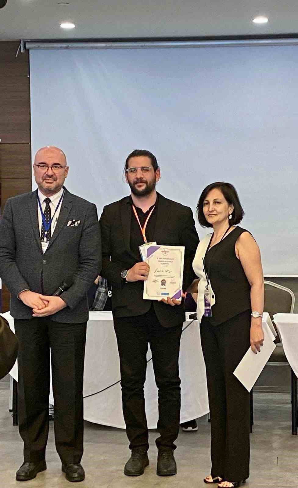 Doç. Dr. Fatih Kar’a  Genç Kanser Araştırmacı Ödülü 
