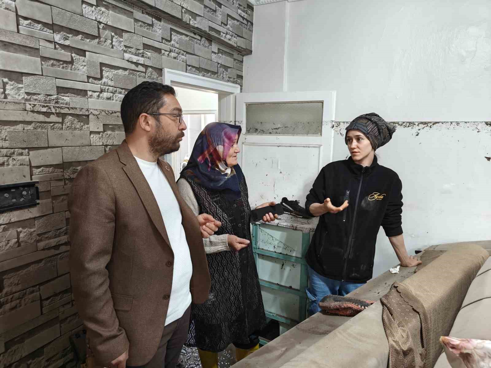 Kayseri’de sağanak yağışta evini su basan vatandaş:  Canımızı zor kurtardık 
