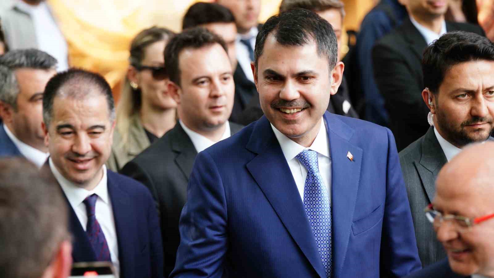 Bakan Kurum, Bursa çarşı esnafını ziyaret etti
?v=1