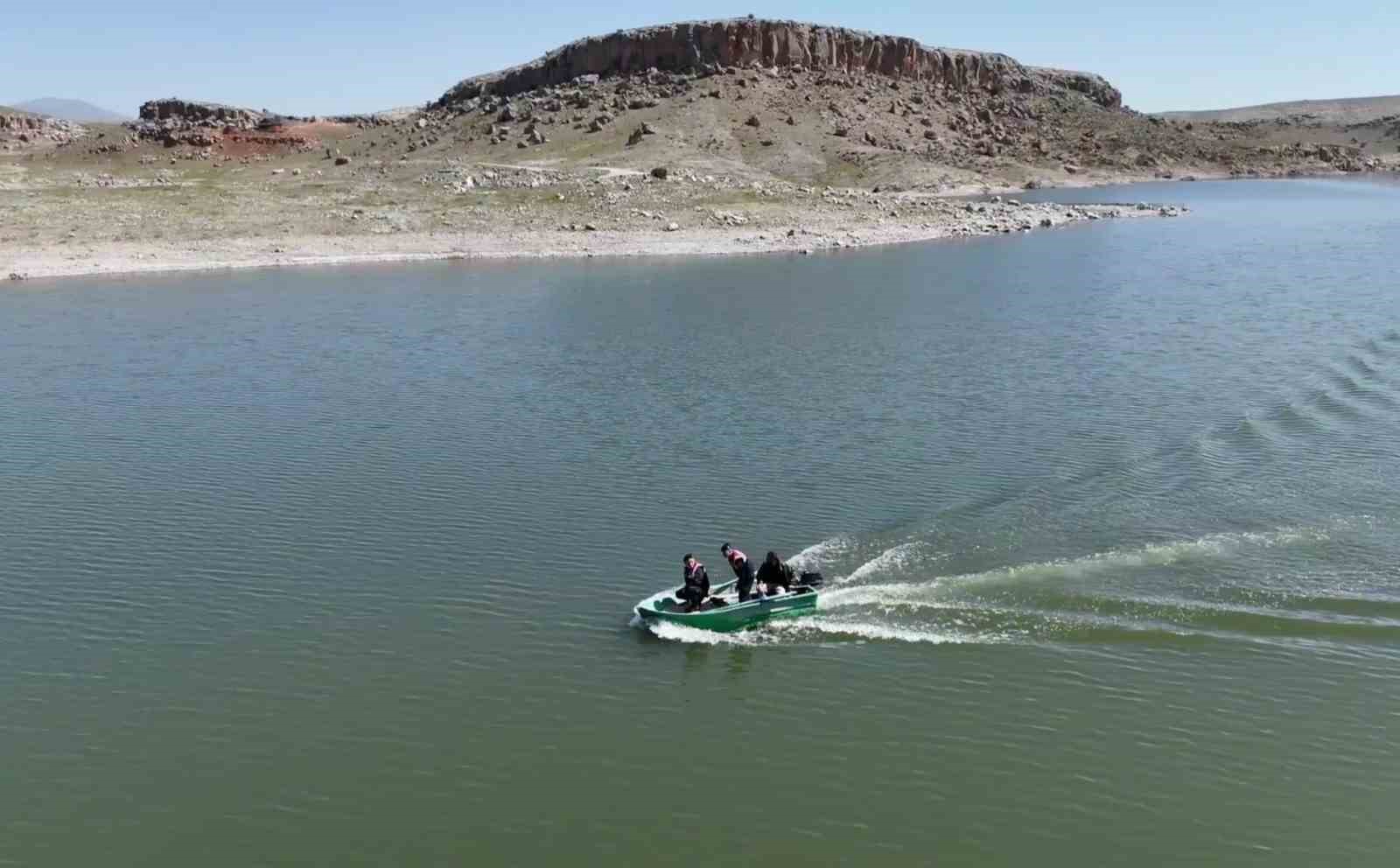 Jandarma barajda 500 metre kaçak ağ buldu
?v=1