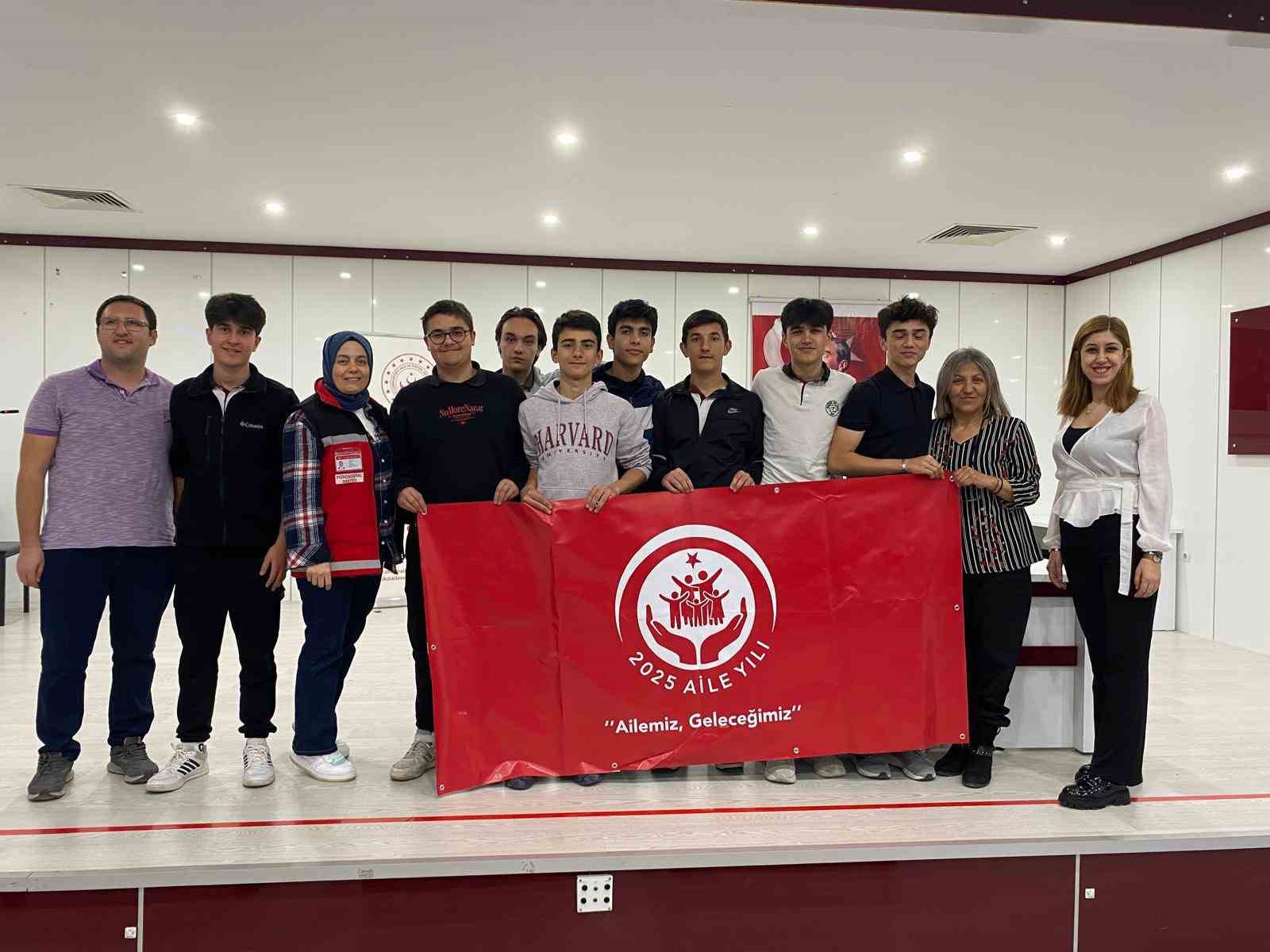 Fen lisesi öğrencilerine  Aile İçi İletişim  söyleşisi düzenlendi
?v=1