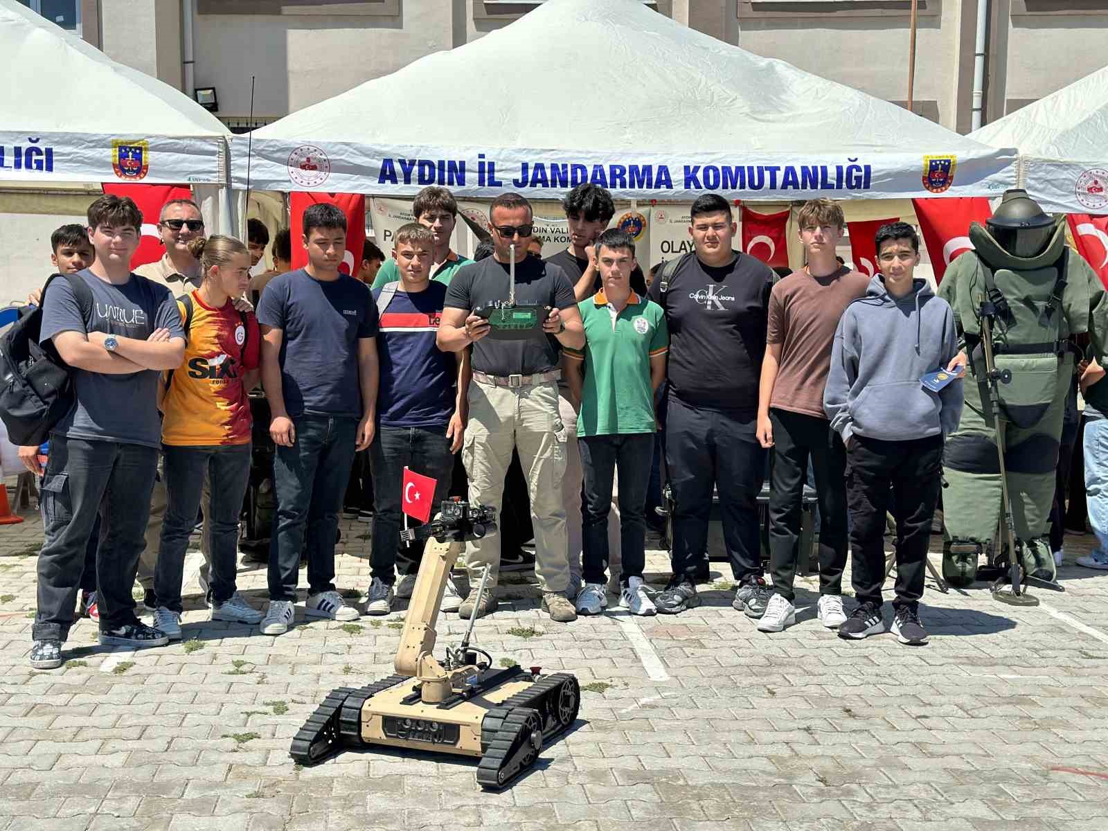 Didim’de öğrencilere jandarma ve sahil güvenlik tanıtıldı
?v=1