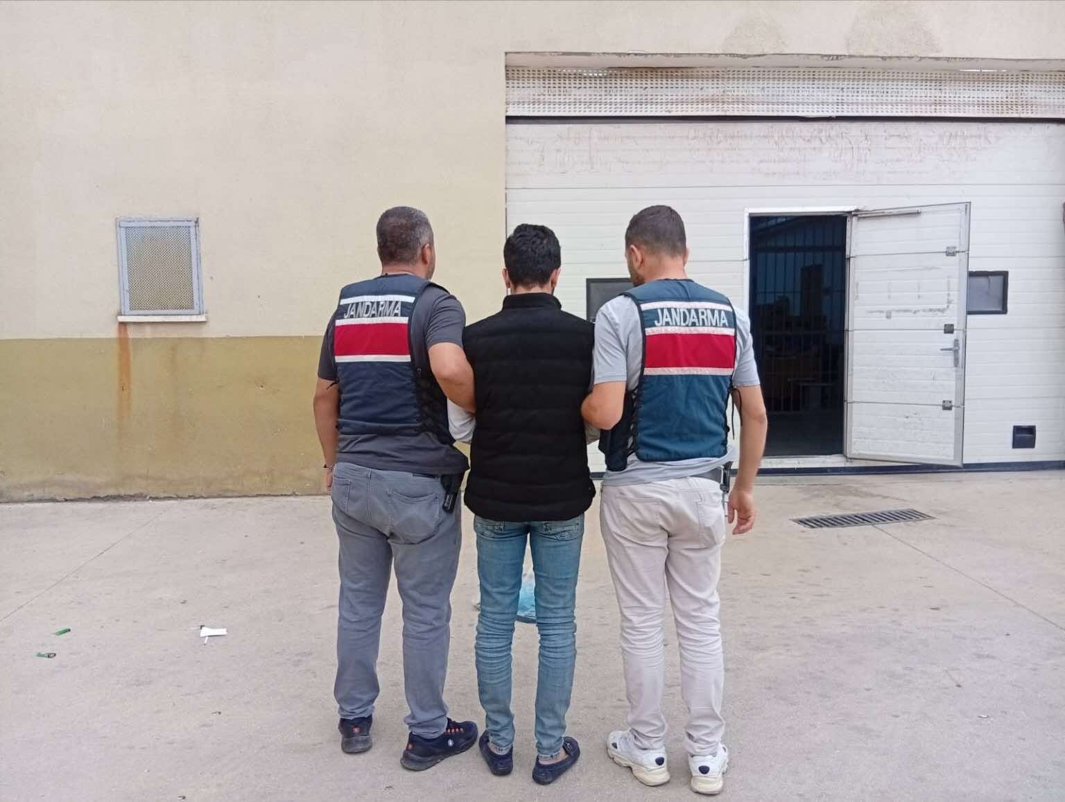 Hırsızlık suçundan aranan hükümlü yakalandı
?v=1