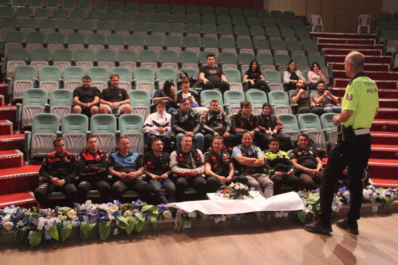Aydın’da trafik ekiplerinden genç sürücülere ders
?v=1