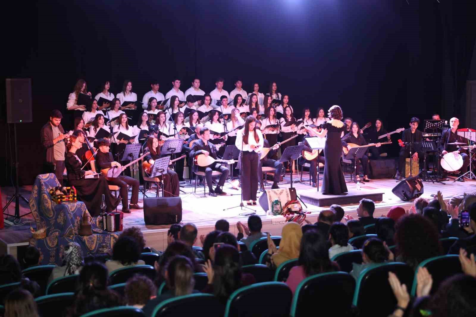 Öğrencilerden muhteşem konser
?v=1