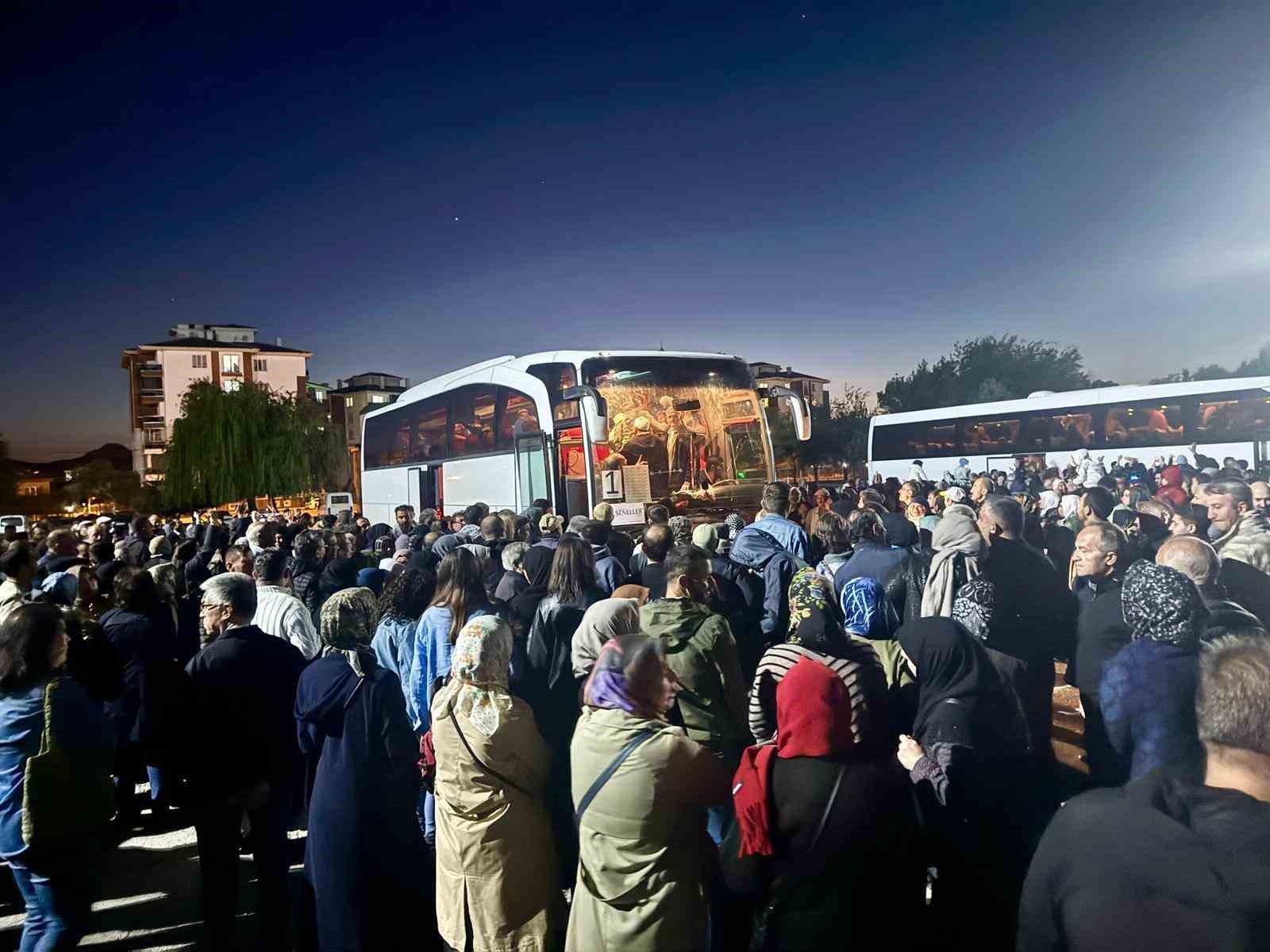 Hacı adayları kutsal topraklara uğurlandı
?v=1