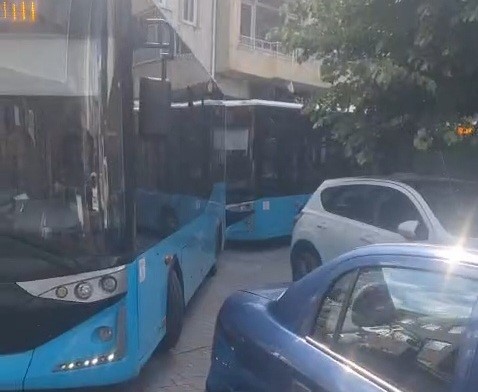 Hatalı park trafik çilesine neden oldu
?v=1