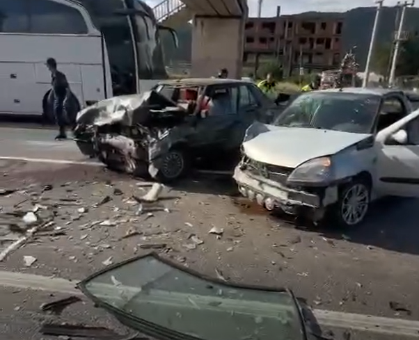 Yalova’da 4 araçlı zincirleme kaza: 5 yaralı
?v=1