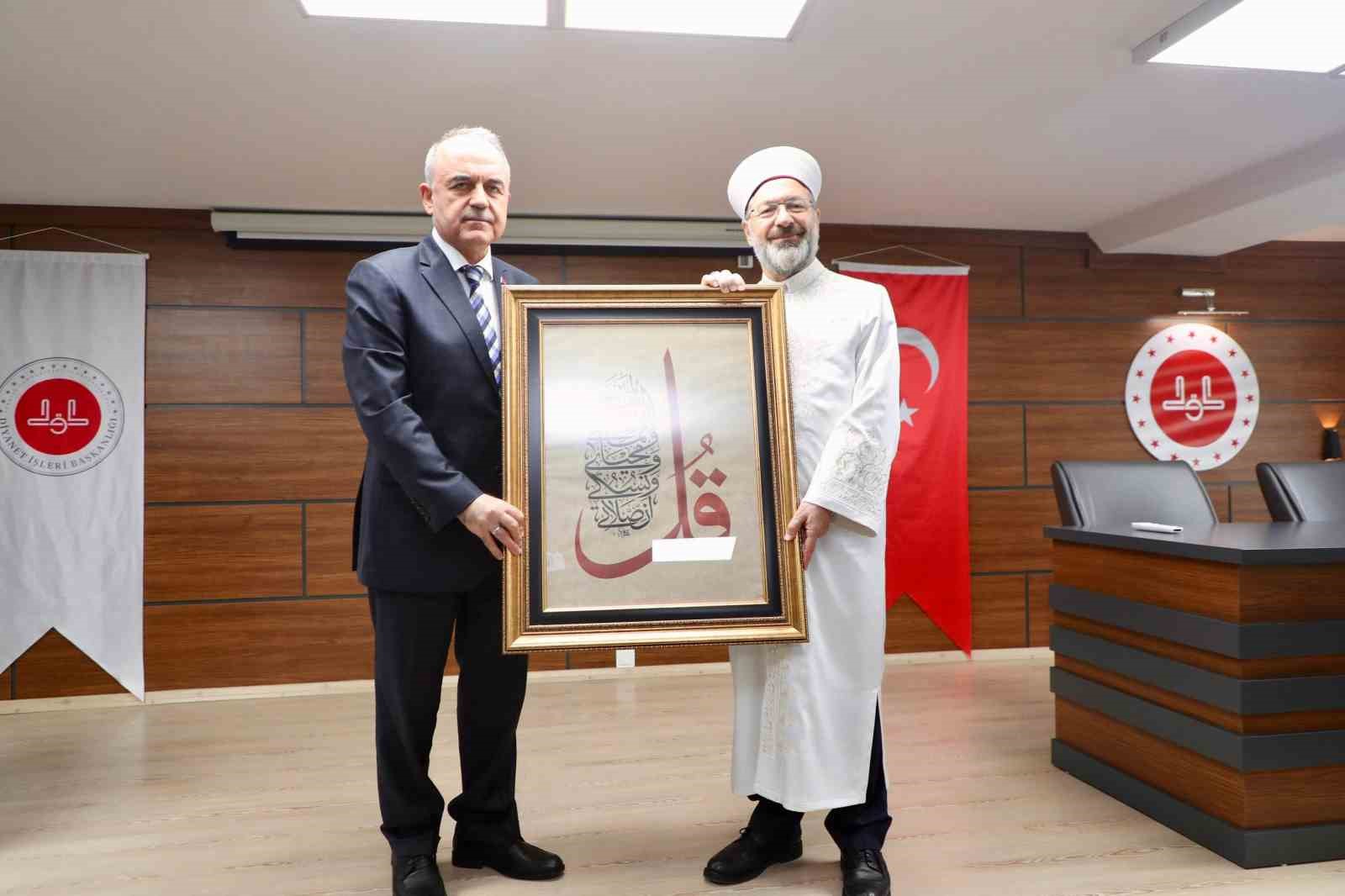Diyanet İşleri Başkanı Erbaş, din görevlilerine seslendi:  Aldığınız eğitimle en iyi imam olmak için yarışacaksınız 
?v=1
