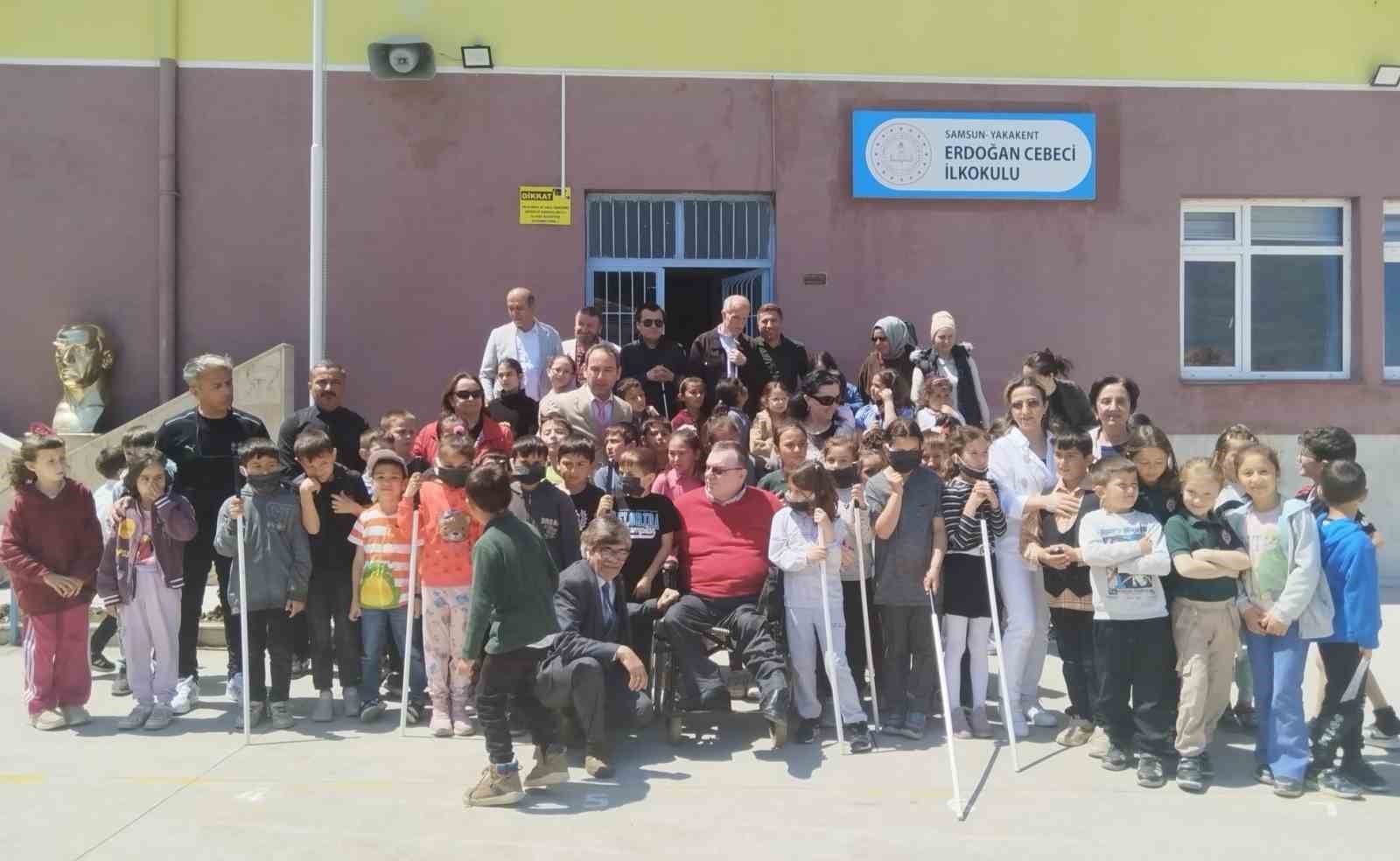 Öğrenciler engelli bireylerle empati köprüsü kurdu
?v=1