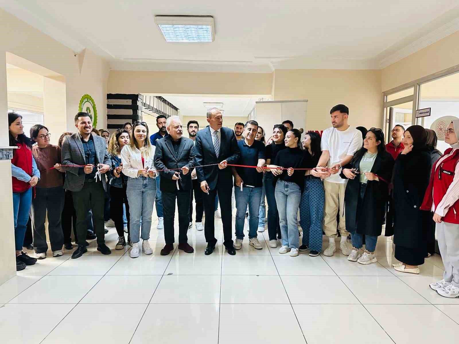 Van’da ‘Tiyatro Dekorları Maket Sergisi’ açıldı
?v=1