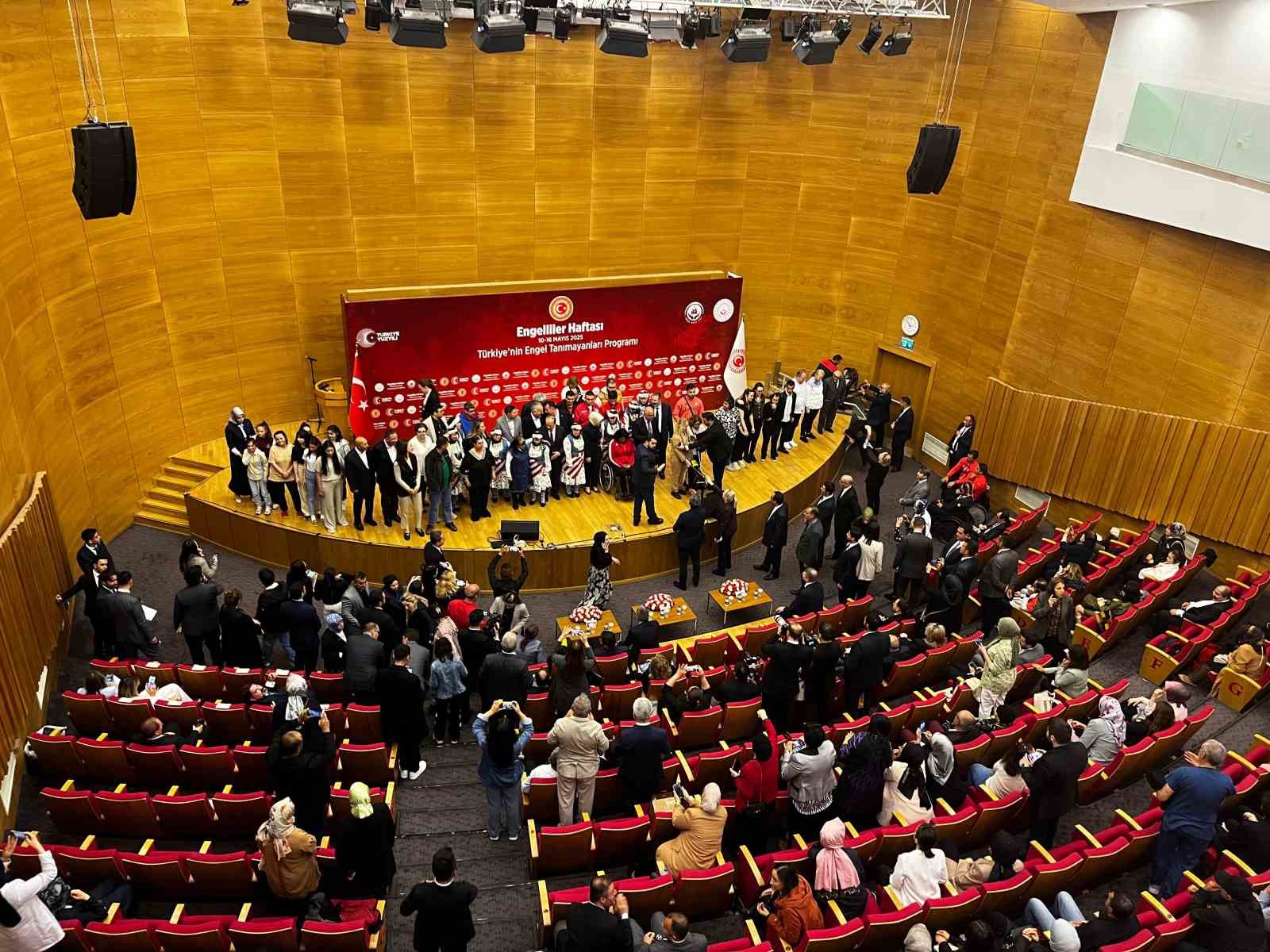 Bakan Göktaş:  5 bin 777 olan engelli kamu çalışanı sayısını 73 bin 800’e çıkardık 
?v=1