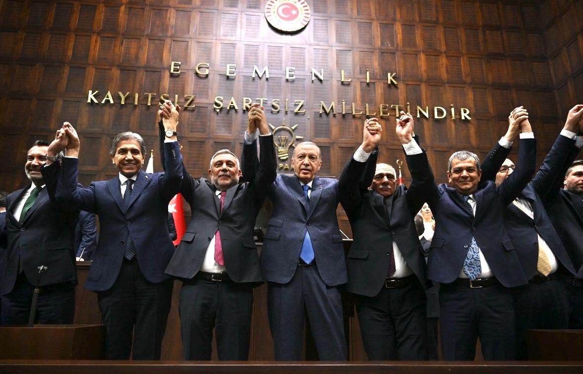 AK Parti Elazığ İl Başkanı Yıldırım:  Partimize geçişler AK Parti’nin gücüne güç katıyor 
?v=1