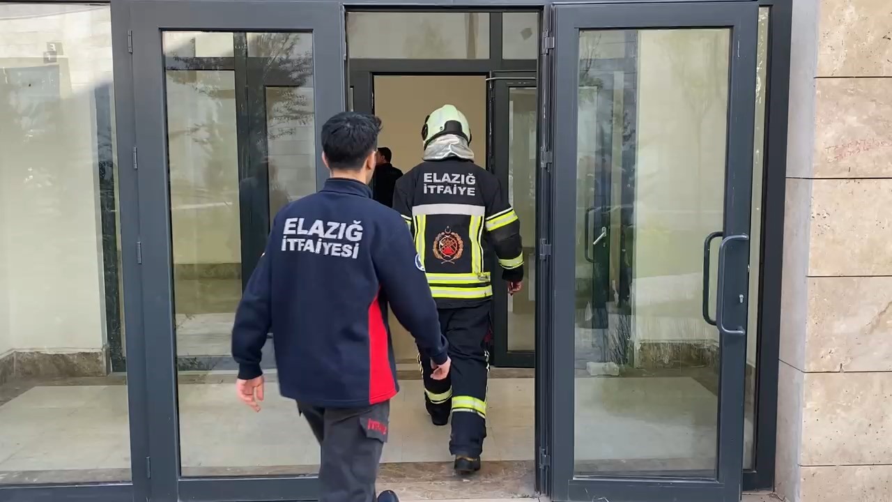 Elazığ’da düdüklü tencere yangını, ekipleri harekete geçirdi
?v=1