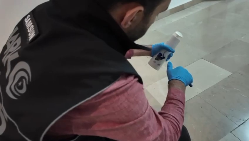 Şampuan kutusunda metamfetamin ele geçirildi
?v=1