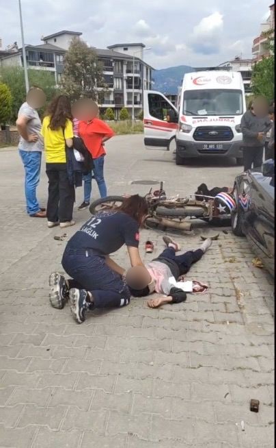 Edremit’te motosiklet ve otomobil çarpıştı: 3 çocuk yaralandı
?v=1