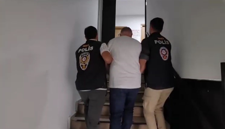 ’Evde ek iş  vaadiyle 100 milyon liralık vurgun: 30 gözaltı
?v=1