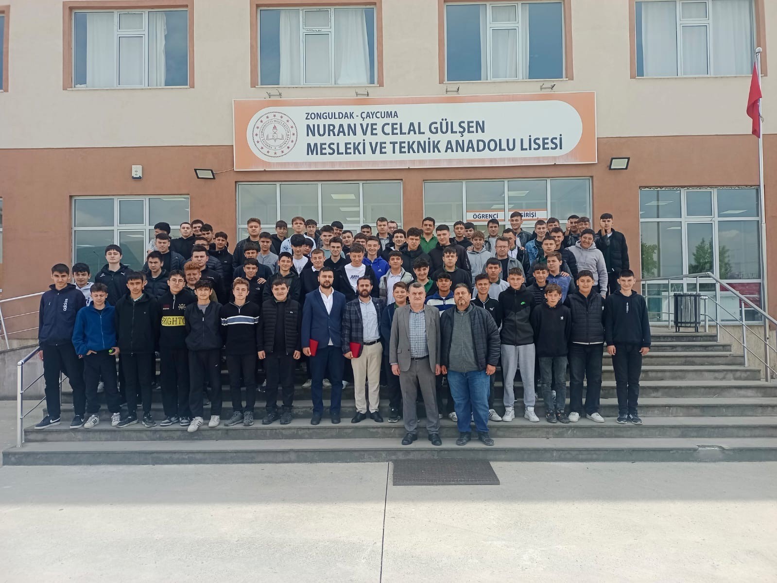 Mühendis ve teknikerler kariyerlerini öğrencilerle paylaştı
?v=1