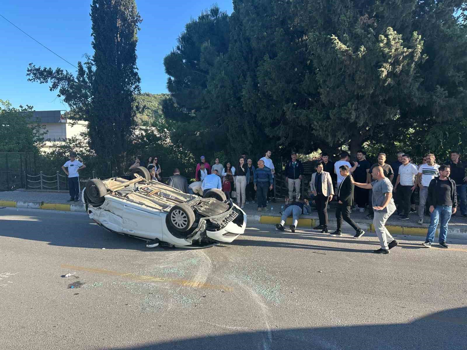 Takla atan otomobildeki 5 kişi yaralandı
?v=1