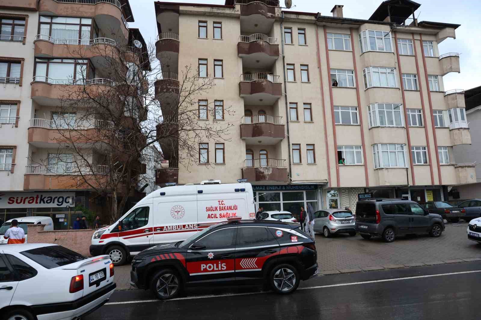 Balkondan düşen kadın hayatını kaybetti
?v=1
