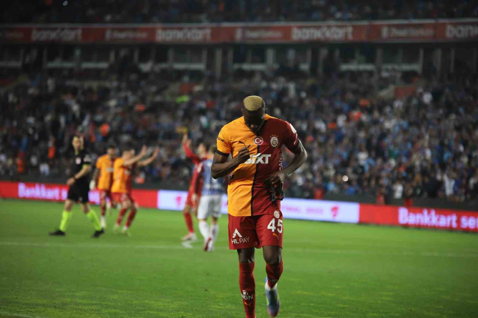 Victor Osimhen, Galatasaray tarihine geçti
?v=1