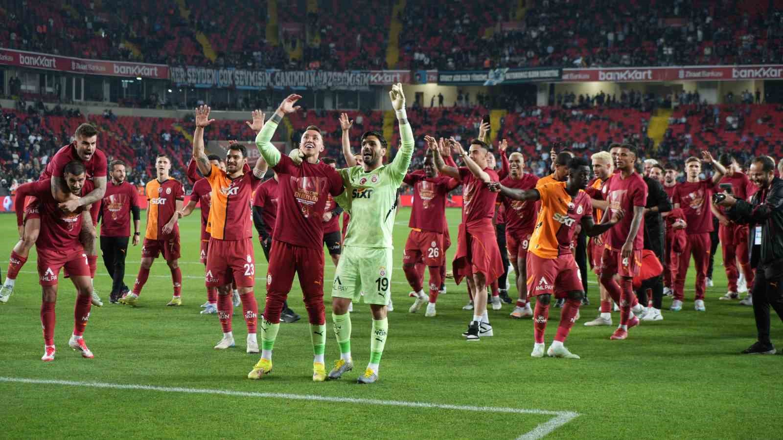 Galatasaray’ın kupa coşkusu
?v=1