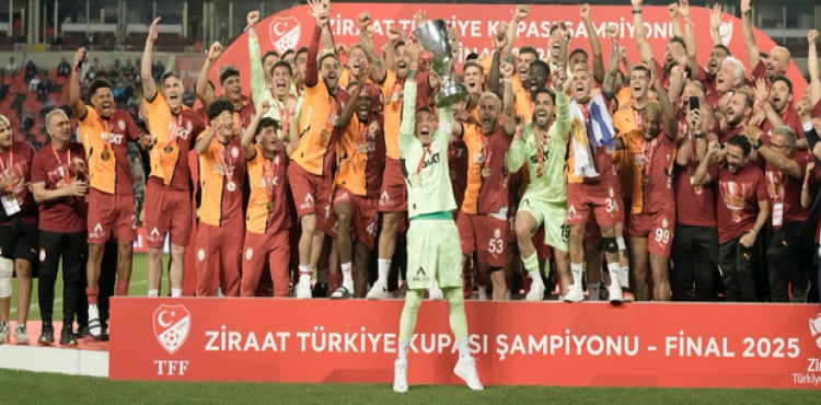 Ziraat Türkiye Kupası finalinde Galatasaray, Trabzonspor’u 3-0 mağlup ederek 19. kez kupanın sahibi oldu.?v=1