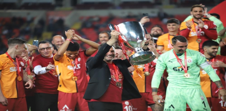 Okan Buruk’un, 2. Türkiye Kupası sevinci?v=1