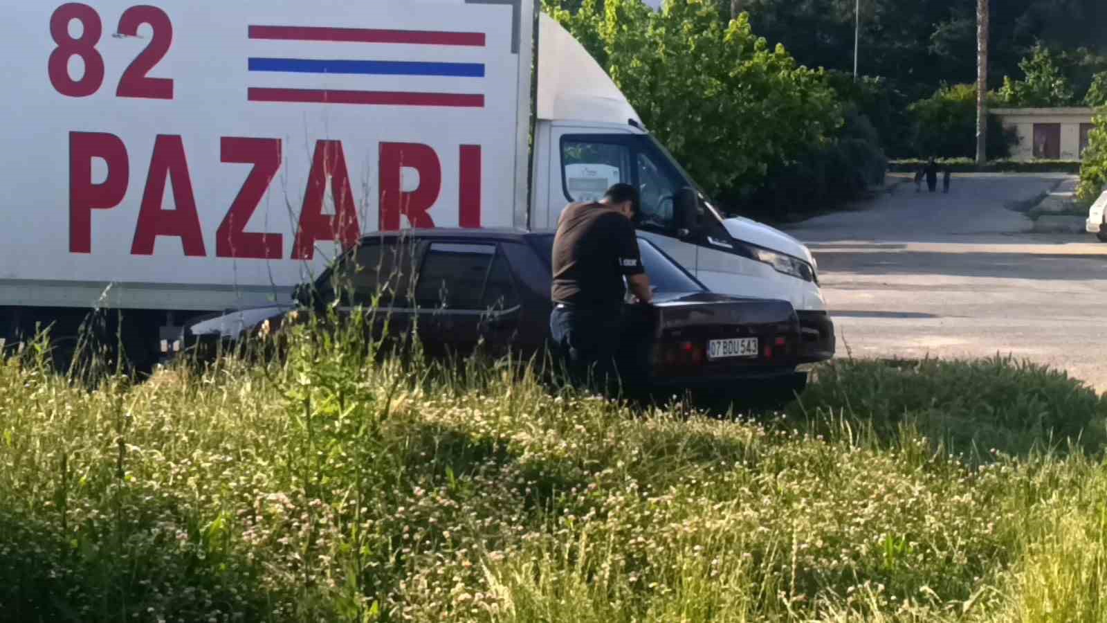 Polisin ‘dur’ ihtarına uymayıp kaçan otomobil otların arasında bulundu
?v=1