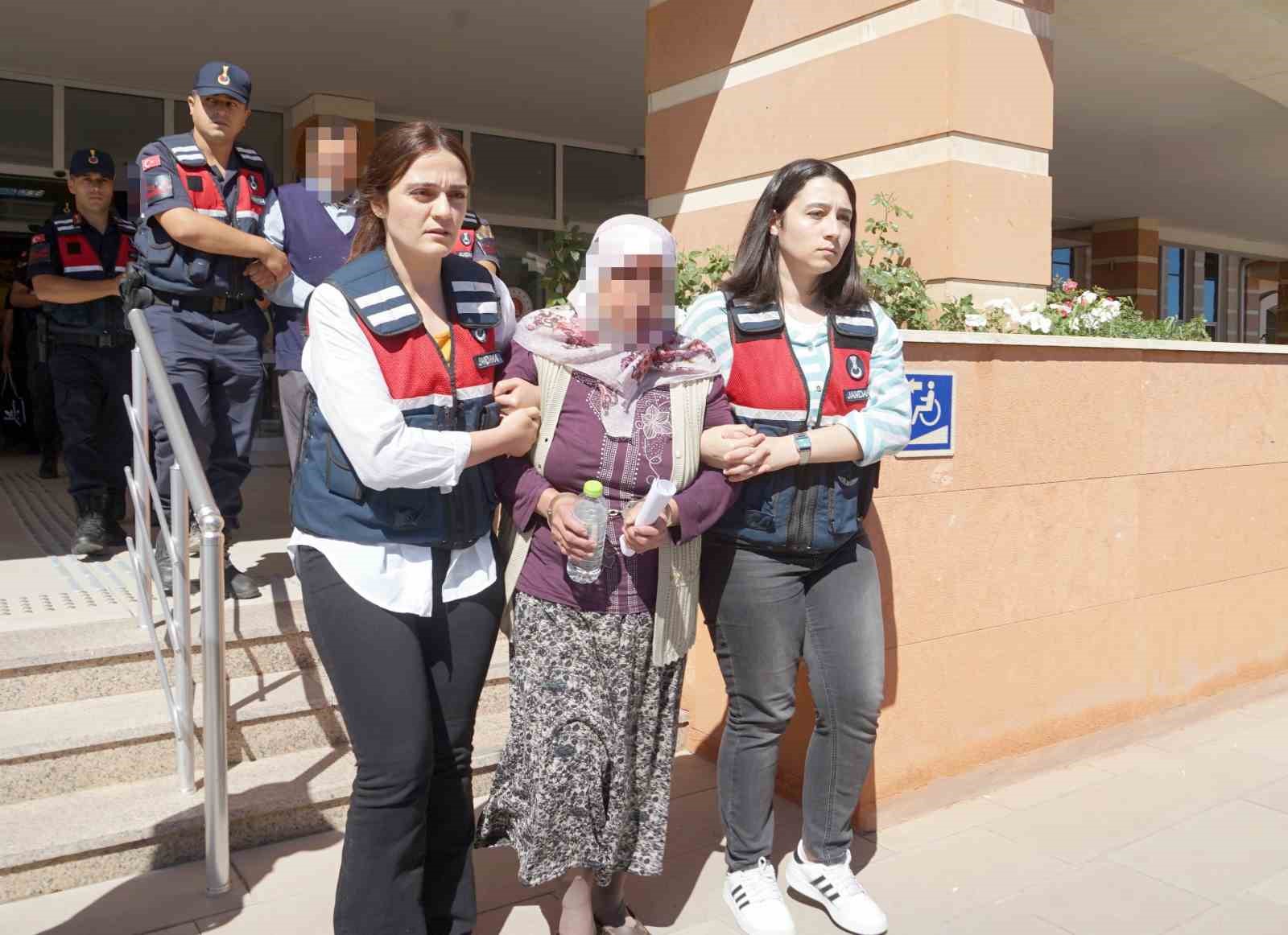 Öldürdükleri şahsı çuvalla dereye attığı iddia edilen sanıkların yargılanmasına devam edildi
?v=1