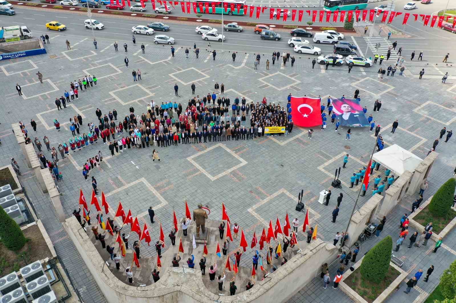 Kayseri’de Gençlik Haftası 106. yıl dönümü kutlamaları başladı
?v=1