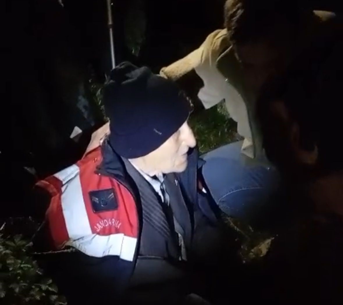 92 yaşındaki kayıp adam, 15 saat sonra ormanda bulundu
?v=1