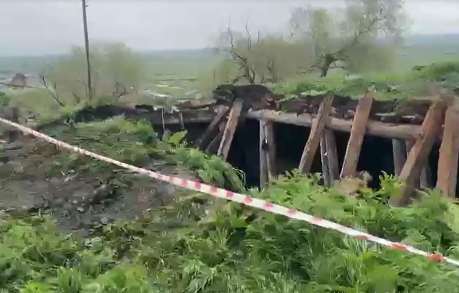 Sağanağın etkisiyle ahır çöktü, hayvanlar enkaz altında kaldı
?v=1