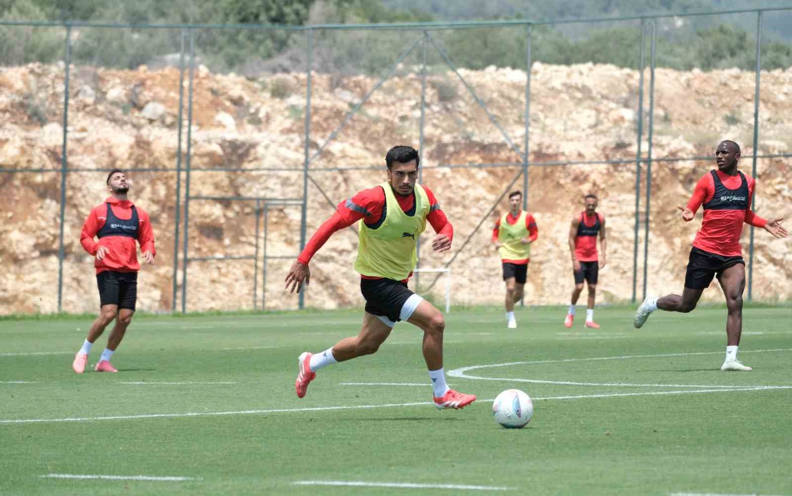 Atakaş Hatayspor, Adana Demirspor maçı hazırlıklarını sürdürdü
?v=1