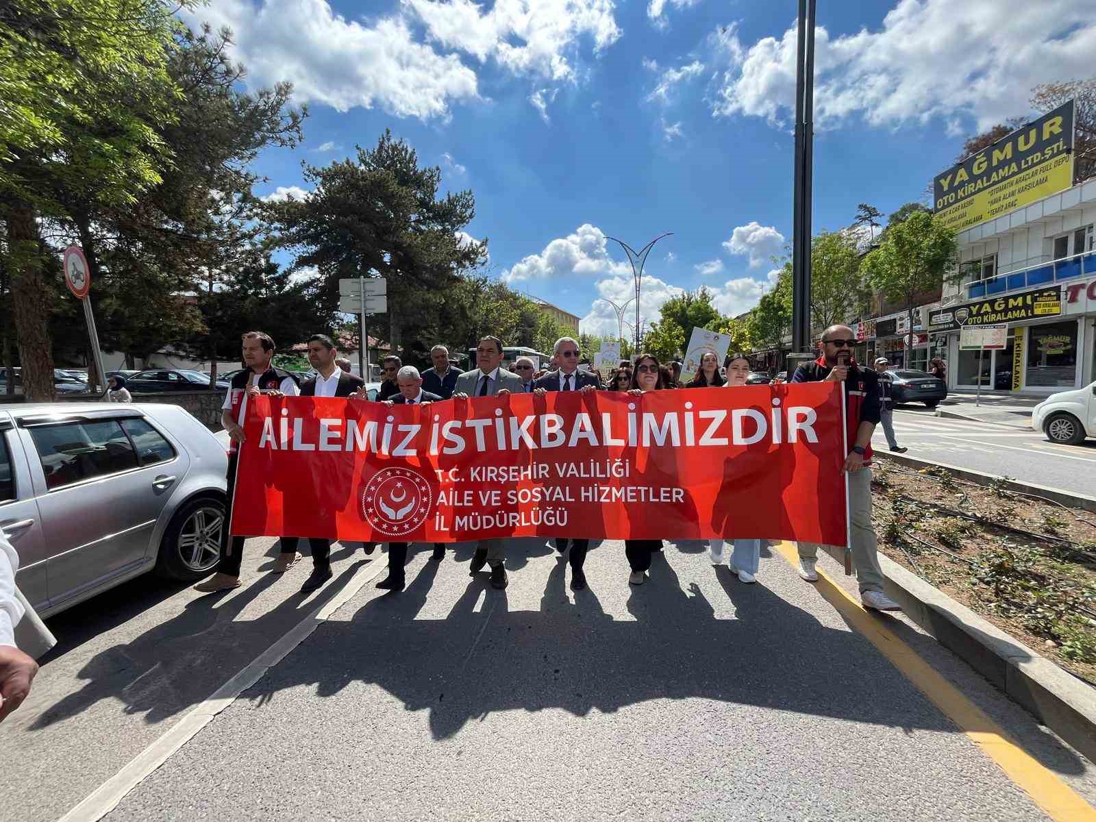 Kırşehir’de  Aile Yılı İçin Kortej Yürüyüşü ve Aile Festivali Düzenlendi
?v=1