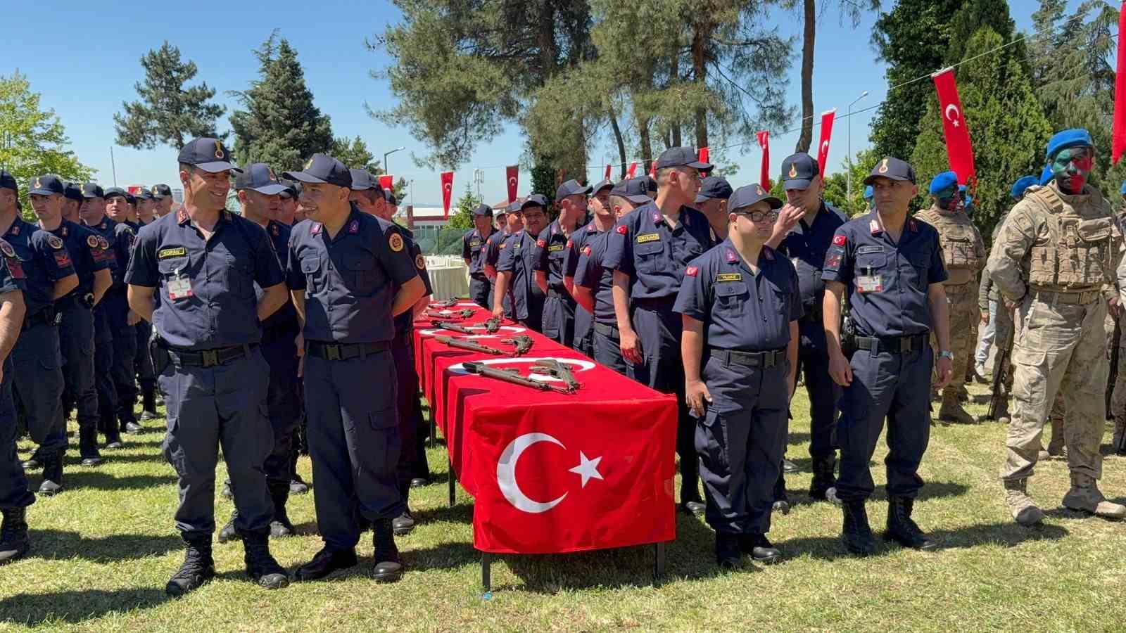 Engel tanımayan vatan sevgisi: Yemin töreni tüyleri diken diken etti
?v=1