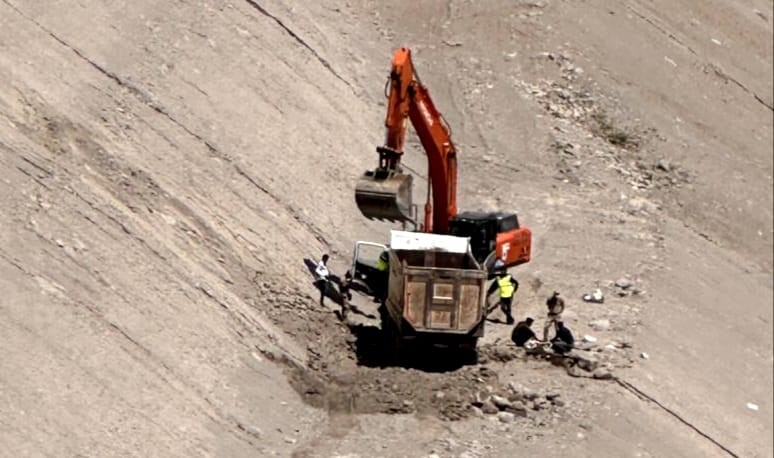 Tunceli’de kamyon şarampole yuvarlandı: 1 yaralı
