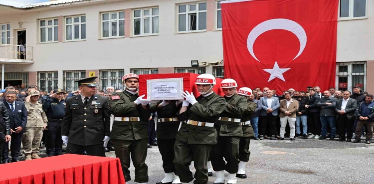 Şehit Mesut Karadağ, son yolculuğuna uğurlanıyor