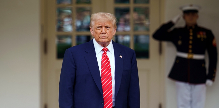 Trump:  Katar’ın en iyi Amerikan askeri ekipmanını satın alması için 42 milyar dolarlık anlaşma imzaladık ?v=1