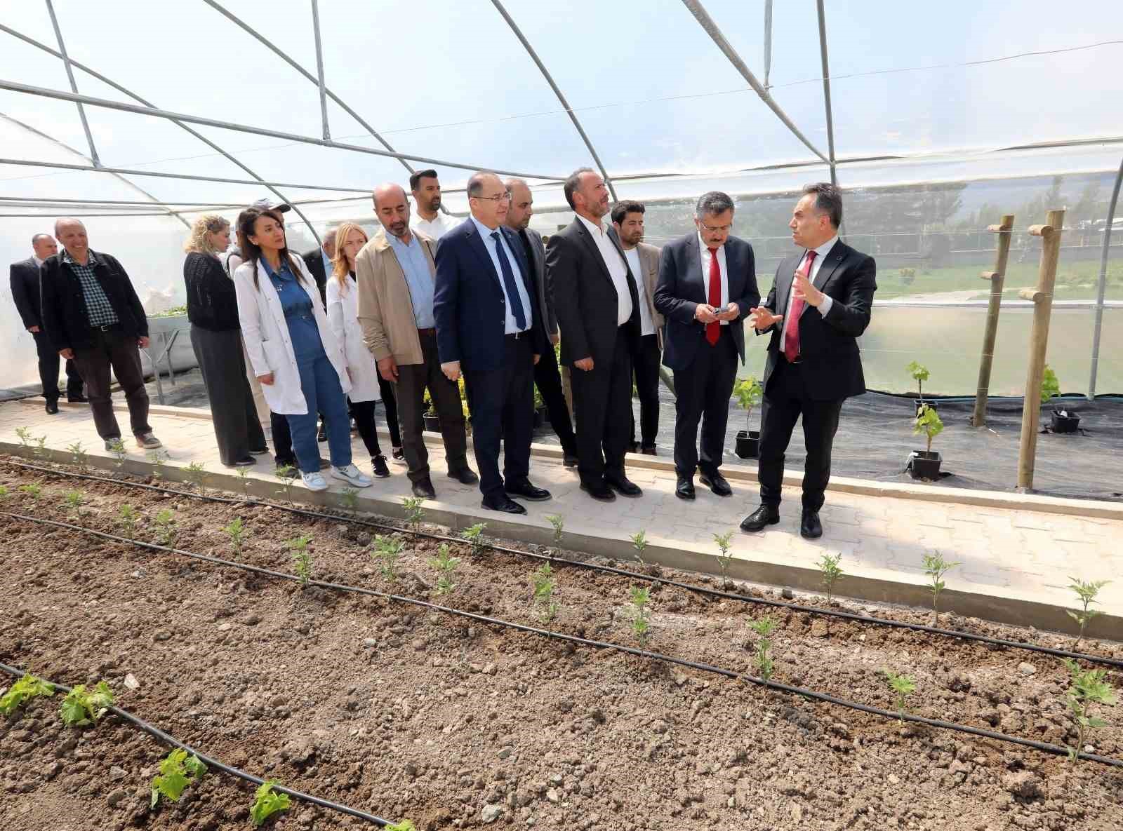 Rektör Yılmaz’dan üretim odaklı eğitime tam not
?v=1