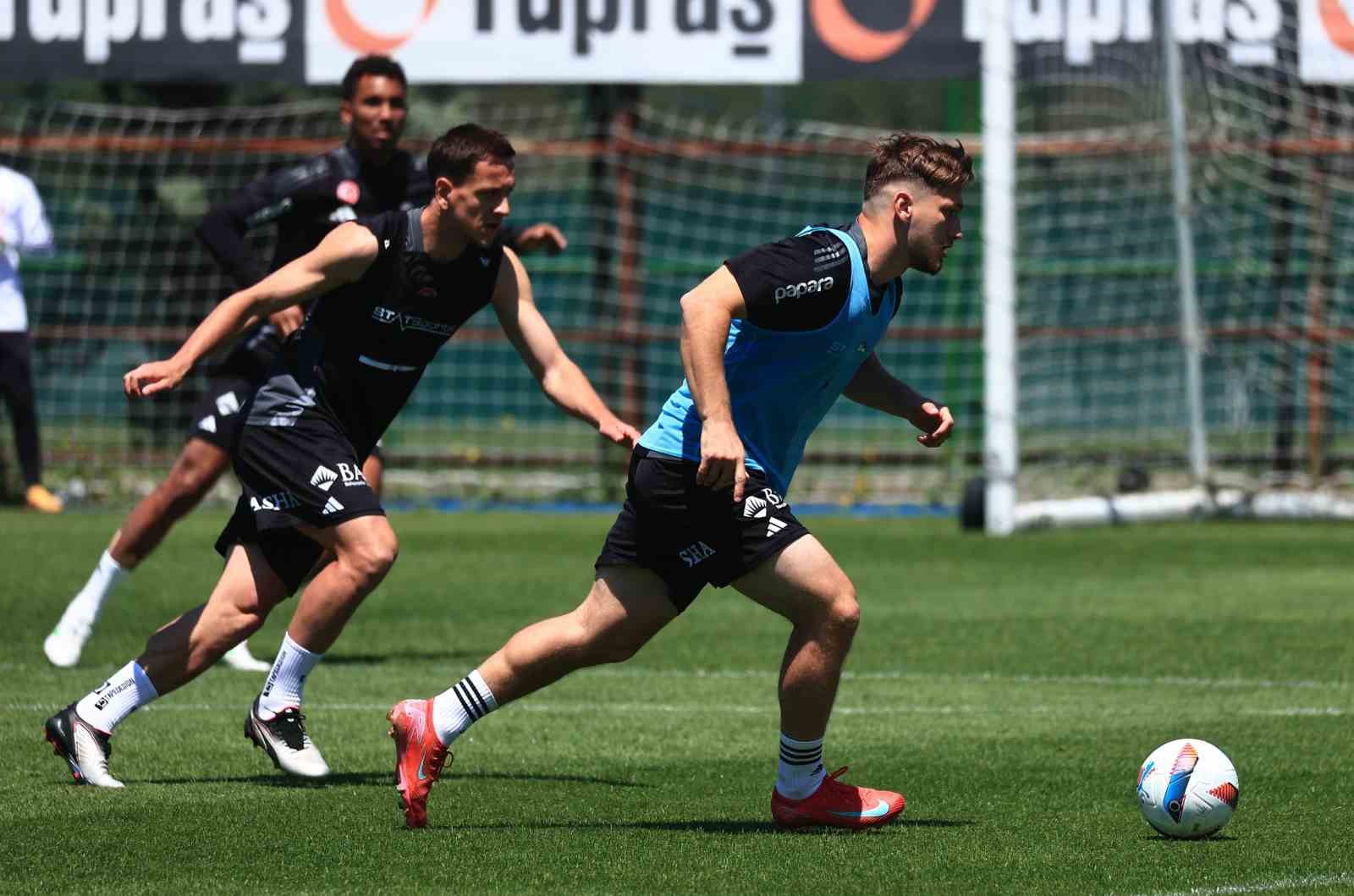Beşiktaş, Alanyaspor maçı hazırlıklarını sürdürdü
?v=1