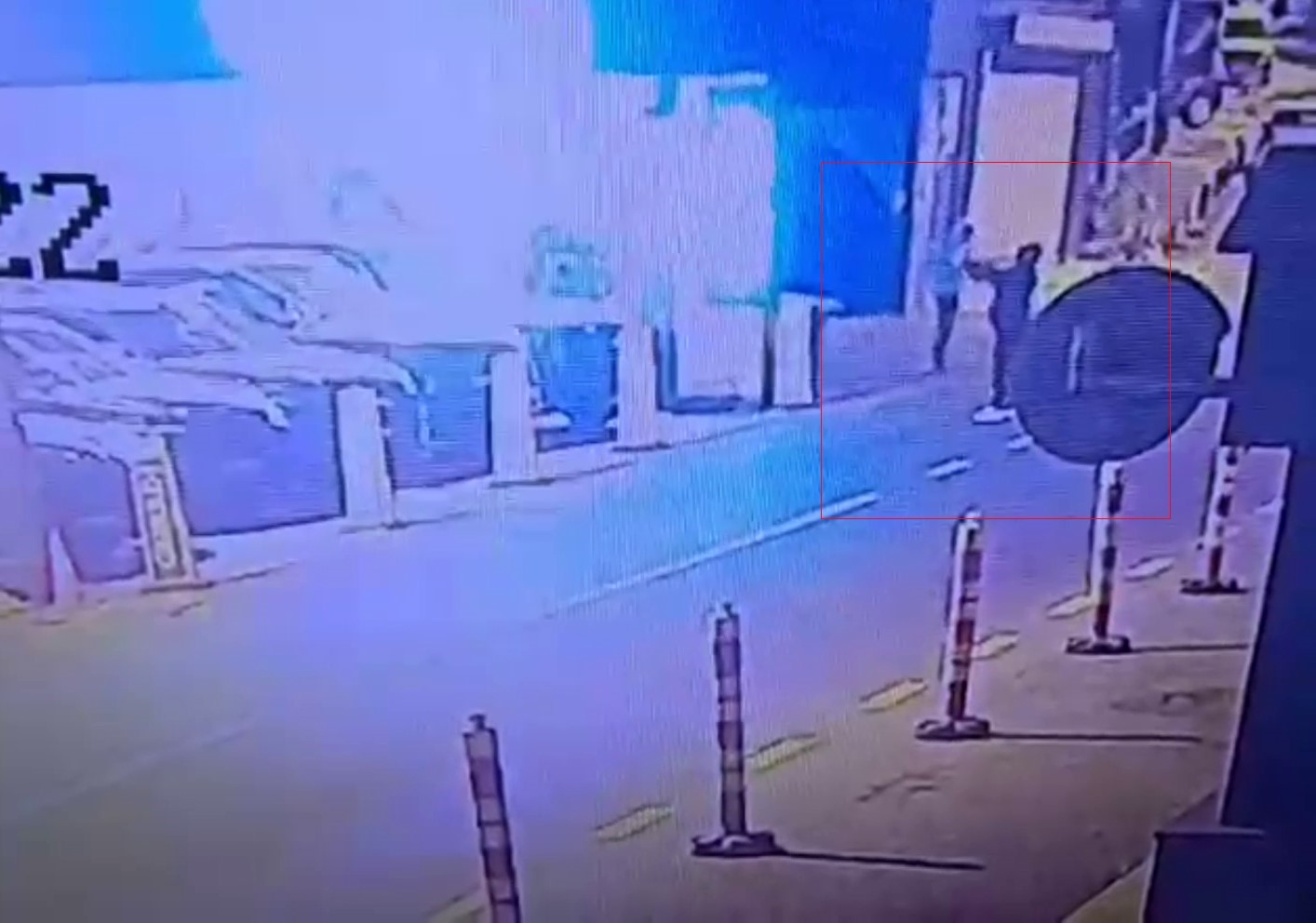 Beşiktaş’ta haraç almak için oto galeriyi kurşunladılar: O anlar kamerada
?v=1