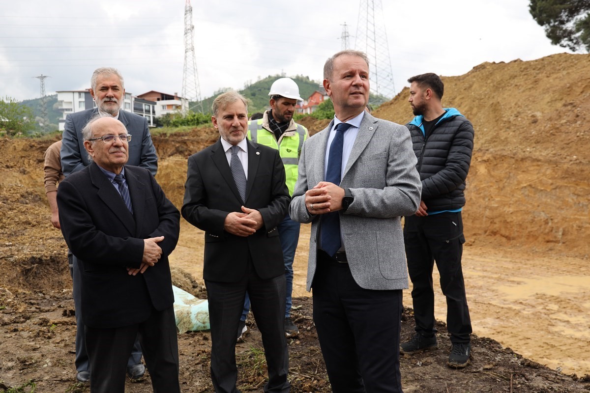 Rektör Baş:  Uzun çabalar sonucu ilahiyat fakültemizin temelini attık 
?v=1