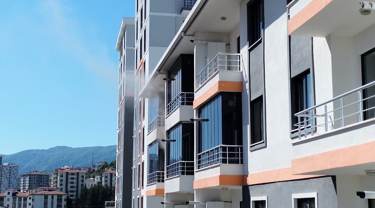 Düzce’de 6 katlı binada korkutan yangın
?v=1