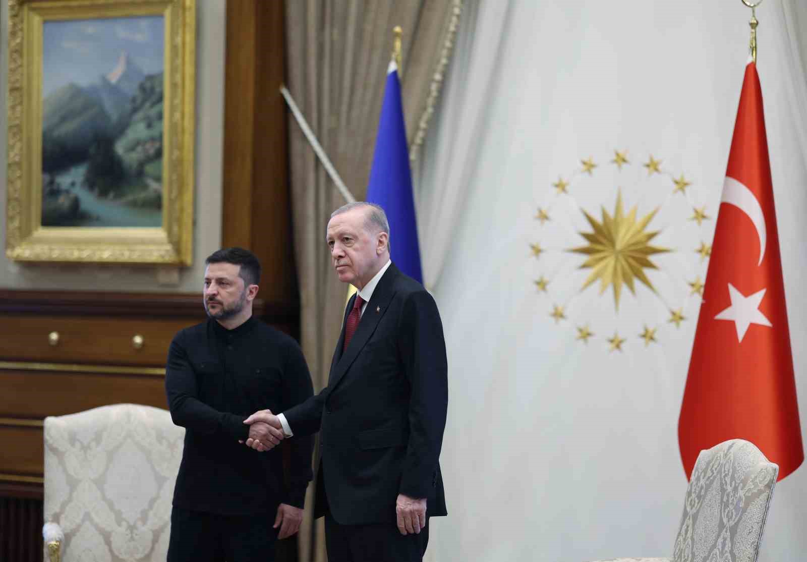 Cumhurbaşkanı Erdoğan, Ukrayna Devlet Başkanı Zelenskiy ile görüştü
?v=1
