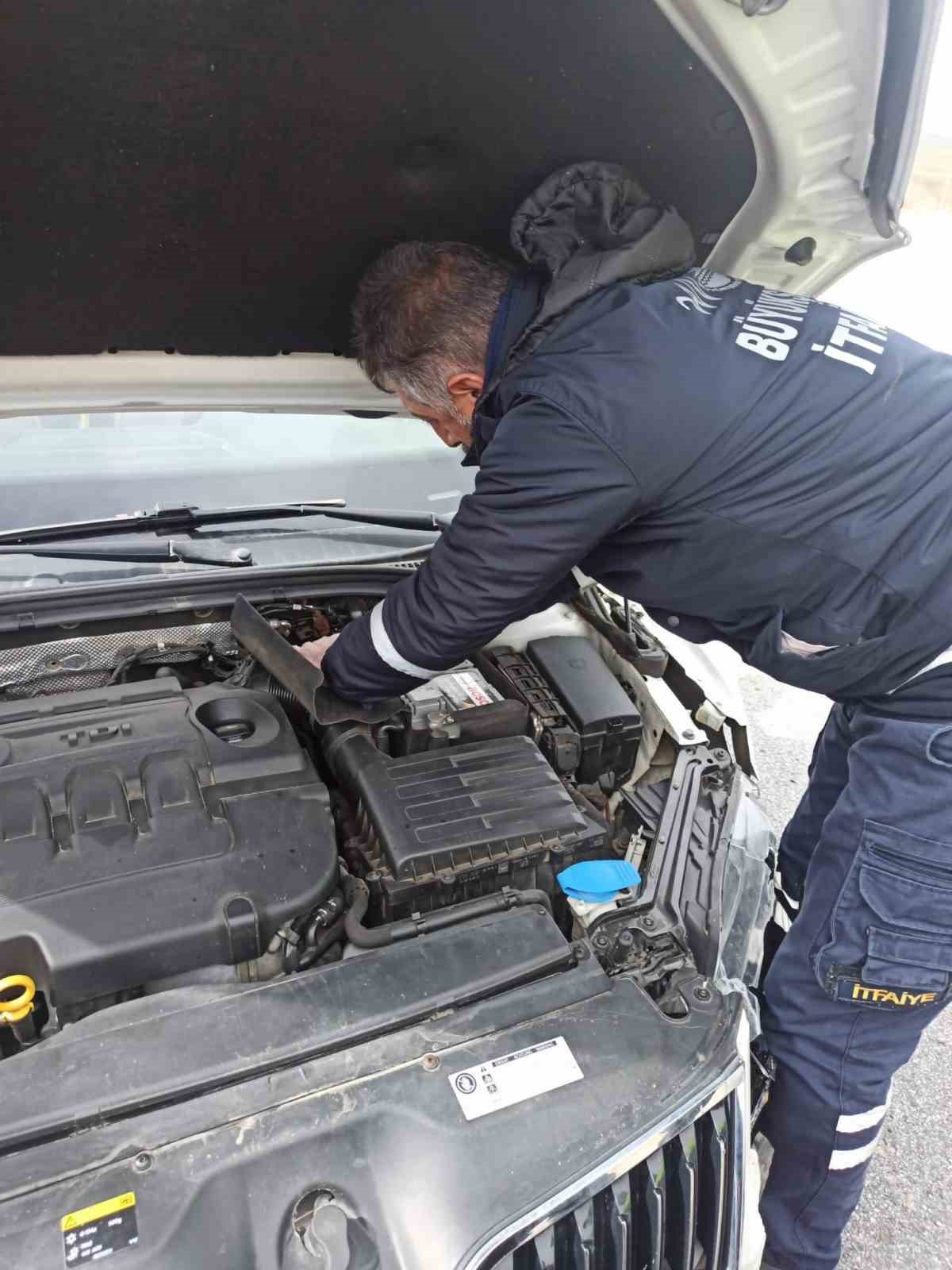 Otomobil refüje çarptı: 2 yaralı
?v=1