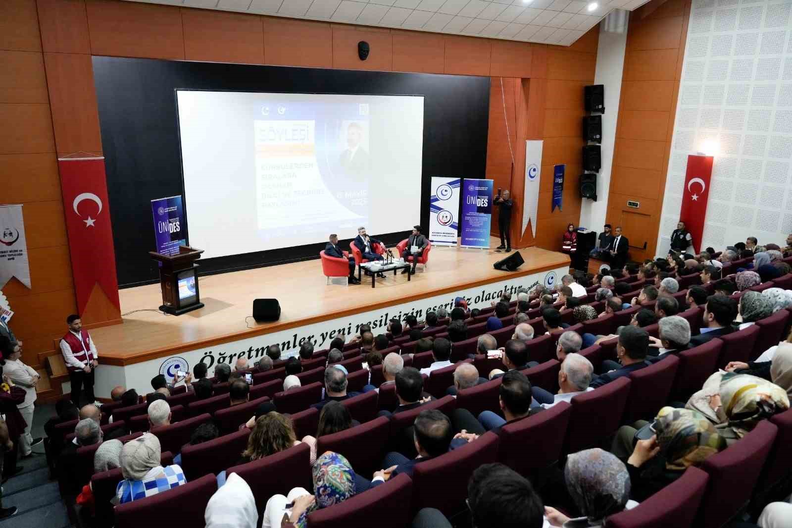  Kürsülerden sıralara uzanan bilgi ve tecrübe paylaşımı  söyleşisi gerçekleştirildi
?v=1